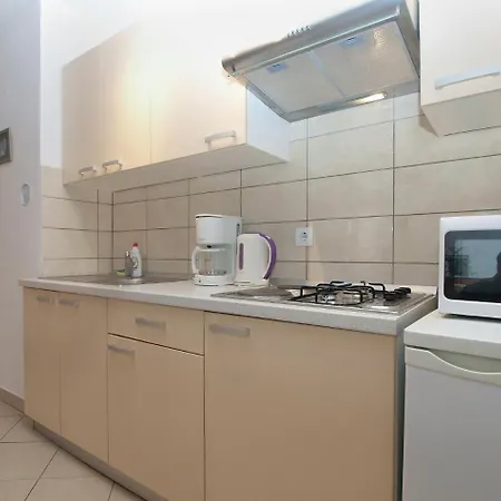 Apartments Milovan 1774 Liznjan Exterior photo