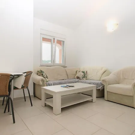 Apartments Milovan 1774 Liznjan Exterior photo