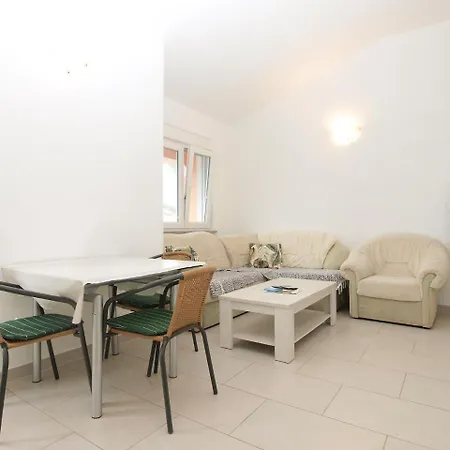 Apartments Milovan 1774 Liznjan Exterior photo